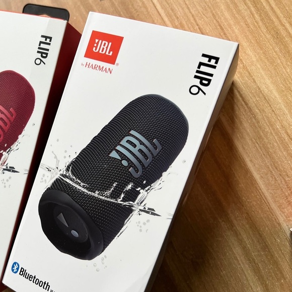 I bought the jbl flip 6 speakers for my new house and never decided to use them - Picture 2 of 2